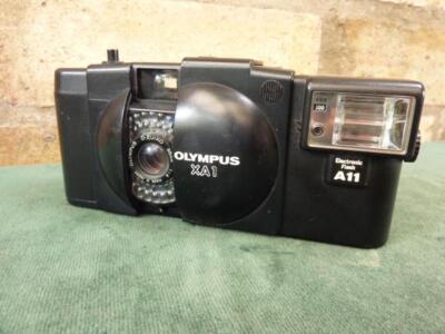 nice vintage Olympus XA1 35mm camera Zuiko 35mm lens with A11Flash
