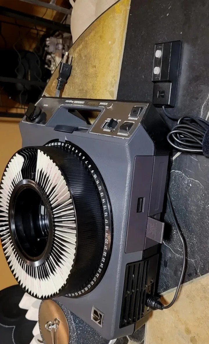 Kodak Carousel 4200 Projector Black 696563379808 eBay