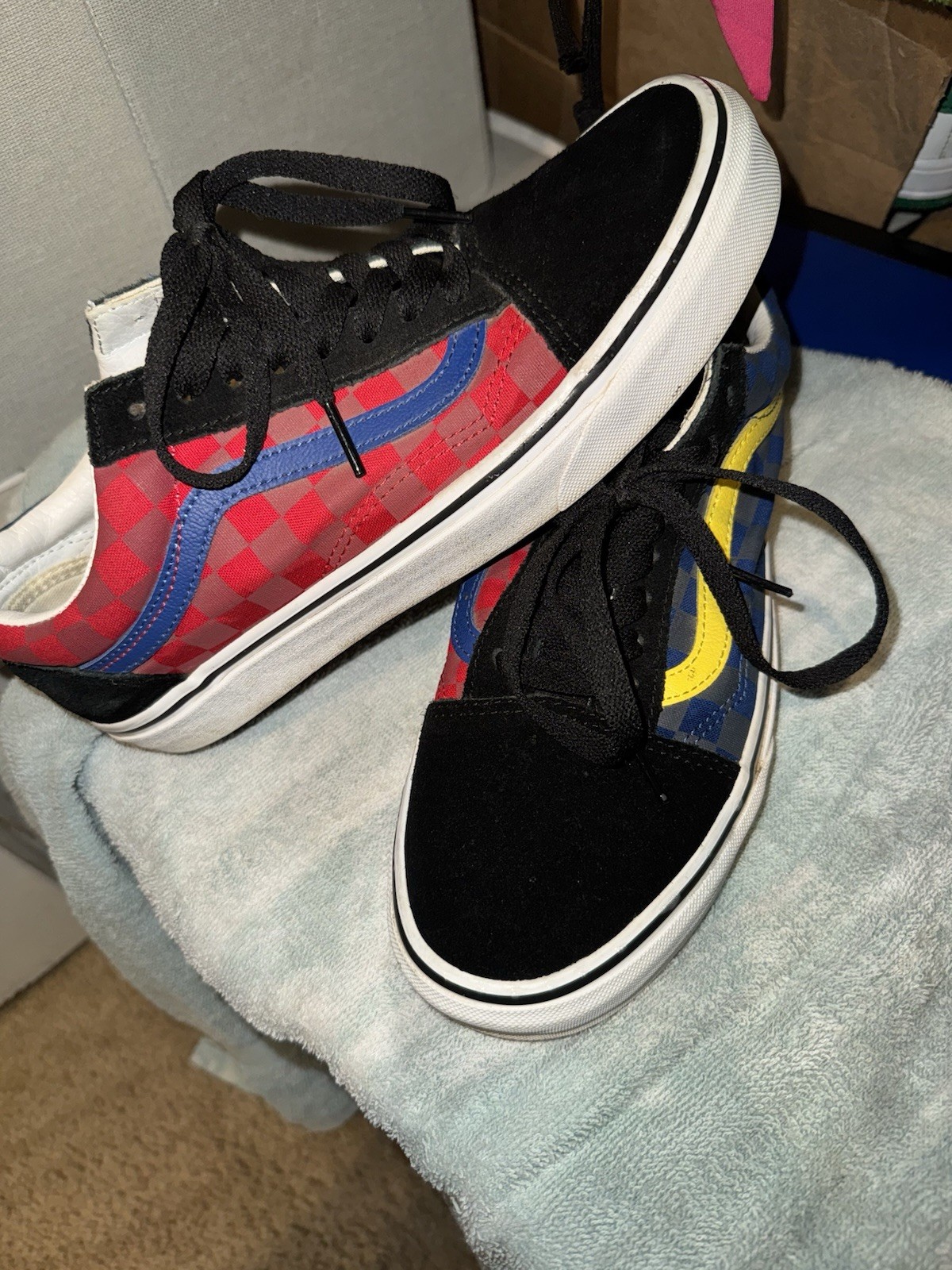 Vans Classic Sneakers for Men and Women-image