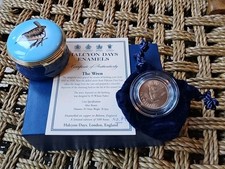 HALCYON DAYS ENAMELS & ROYAL MINT TRINKET BOX WREN WITH FARTHING COIN 1953