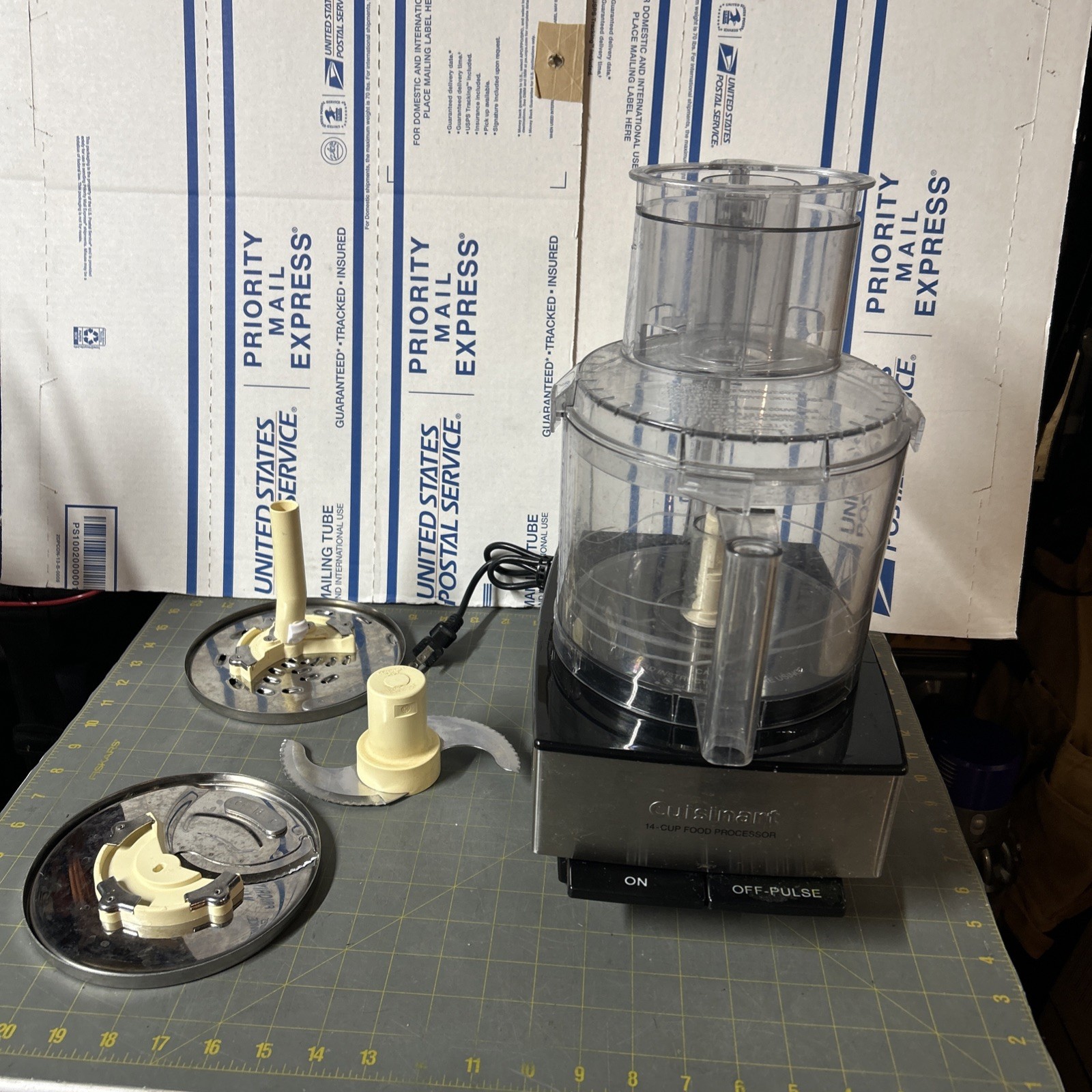 Cuisinart Custom 14 14-Cup Food Processor - Brushed Stainless 