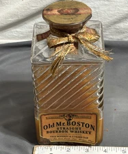 1945-1948 OLD MR. BOSTON Bourbon Whiskey glass Bottle DECANTER 1 quart LIMITED