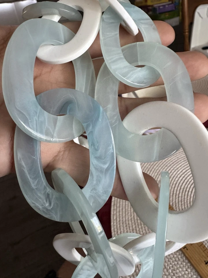 ANTHROPOLOGIE Grueso Graduado Azul y Blanco Lucita 'cadena' Collar de Eslabones Foto 3 de 4