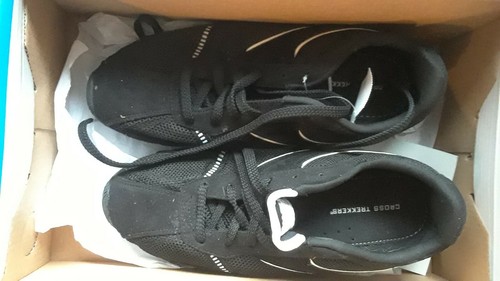 Scarpe da ginnastica CROSS TREKERS taglia 7 ~ nere mai indossate - Foto 4 di 7