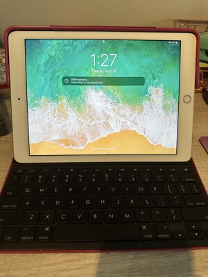 Apple iPad Pro 1st Gen. 128GB, Wi-Fi, 9.7 in - Gold (CA)