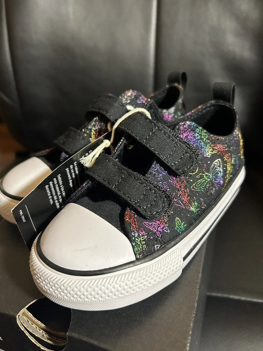 Little girls hotsell converse shoes