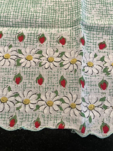 Vintage Cotton Handkerchief Strawberries & Daisies W/ Scalloped Edge - Picture 6 of 6