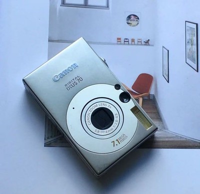 Good Condition Canon  IXUS 70 Digital Camera with SD Card Charger Fully Tested