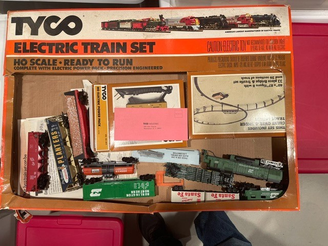 5628 TYCO HO Electric Train Set With Power Pack Swift Burlington Union Pacific