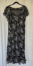 Avenue Black Floral V-neck Ruffle Sleeved Sz 22 Dress