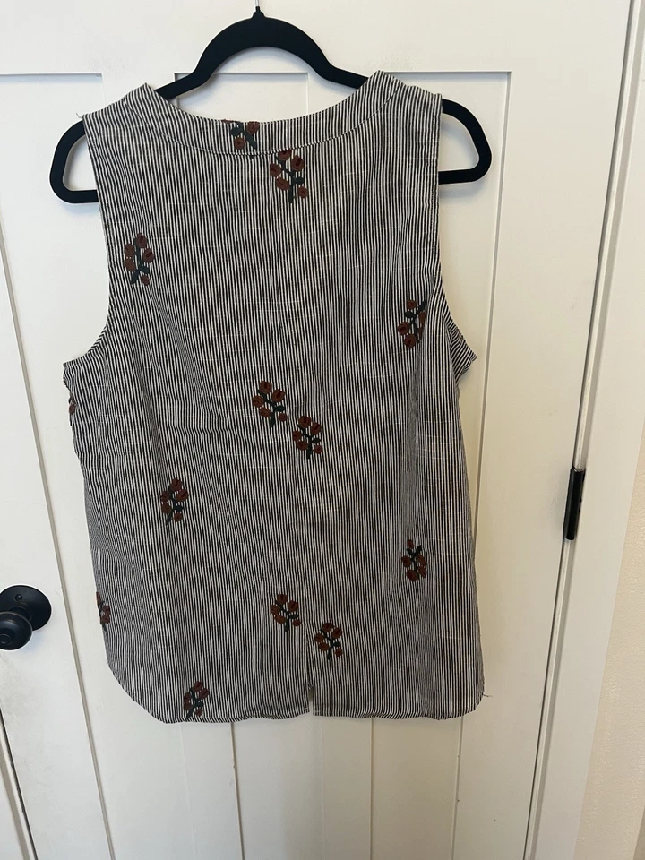 Top sin mangas Honey Punch talla grande 1X bordado floral a rayas Foto 2 de 4