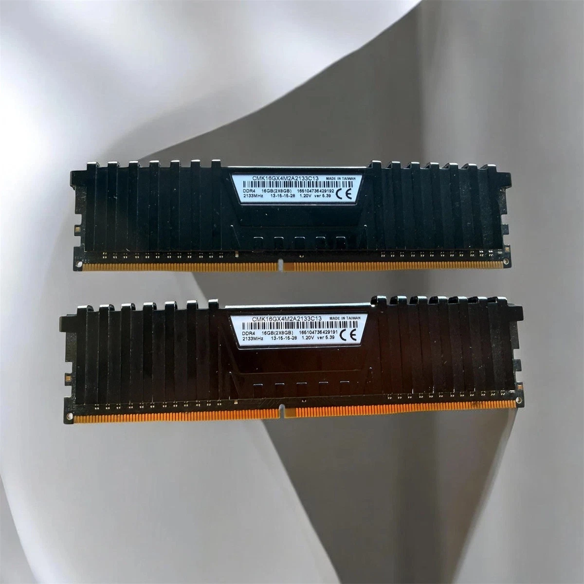 Corsair PC4-17000 (DDR4-2133) Bus Speed DDR4 SDRAM Memory (RAM