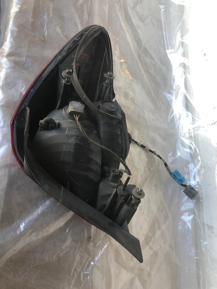 Conjunto de luces traseras laterales de tracción izquierda Ford Taurus LX 2000 LH usadas Foto 4 de 4