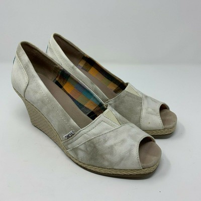 cream colored toms
