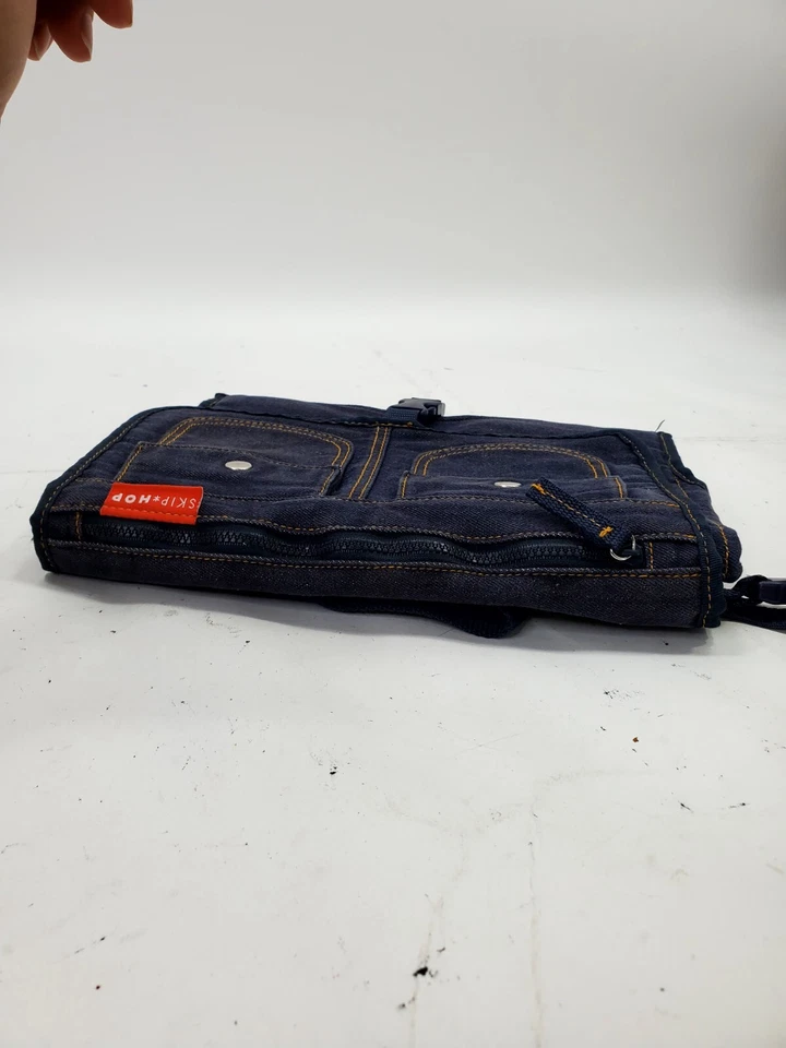 Almohadilla cambiadora de pañales portátil para bebé SKIP HOP alfombrilla bolsillos de mezclilla Foto 4 de 4