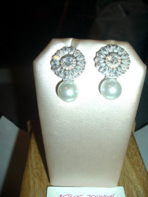 Clear Color Crystals White Pearl Bottoms Silver Betsey Johnson Pierced EARRINGS