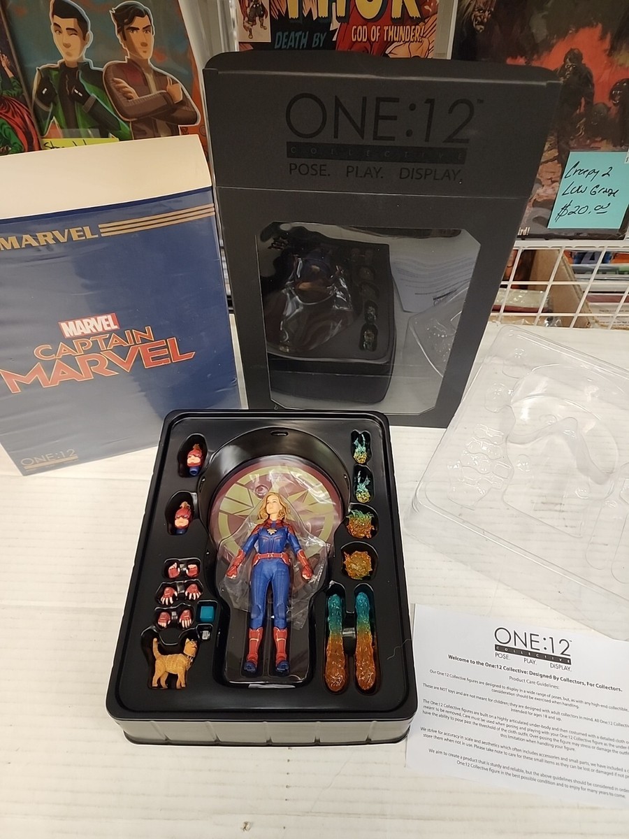 2019 Mezco Toys One:12 Captain Marvel Action Figure Adult