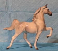 Nice Monrovia Hagen Renaker White Mini Saddlebred Horse