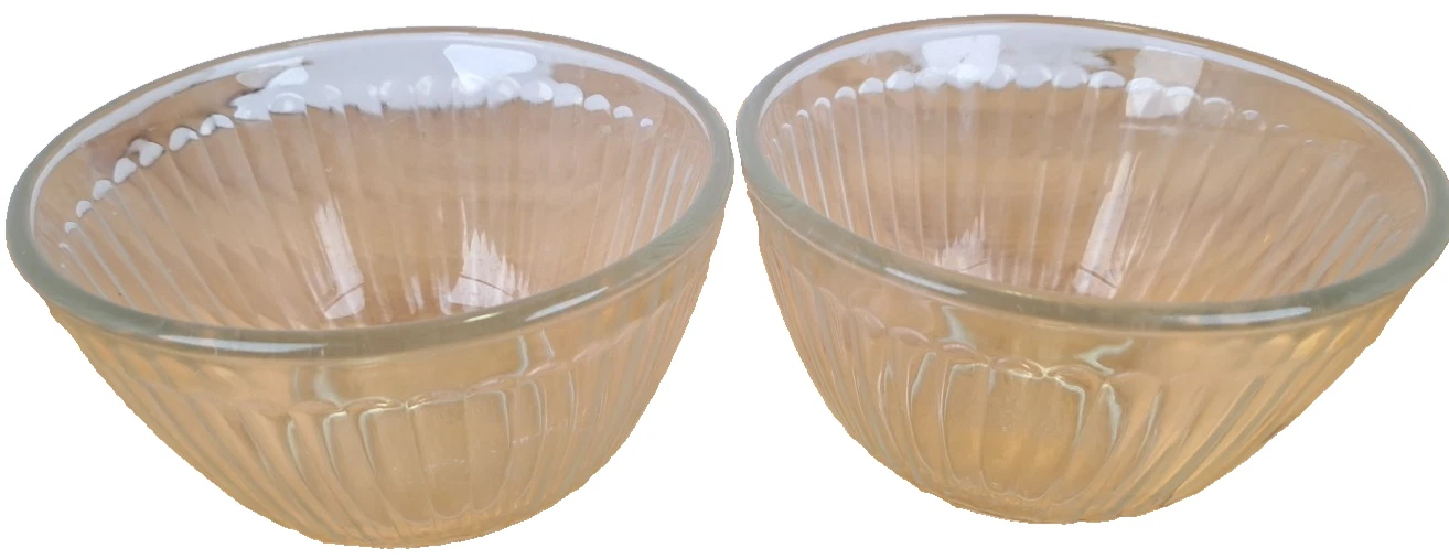 Set Of 2 vintage Pyrex 7401-S clear ribbed glass 3-cup sculpted mixing bowl.