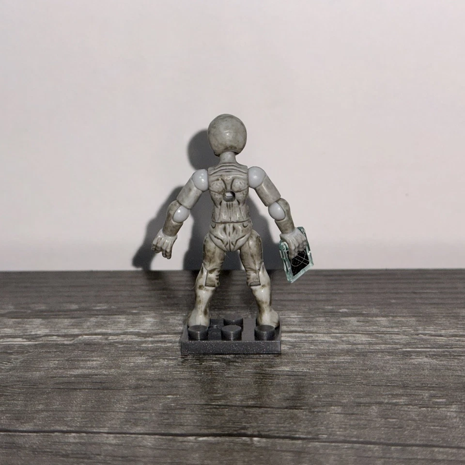 Фигурка MEGA Construx GDB13 The X-Files Gray Alien серия 5 - Изображение 3 из 4