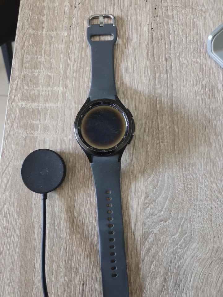Samsung Galaxy Watch4 Classic, foto 1 di 5
