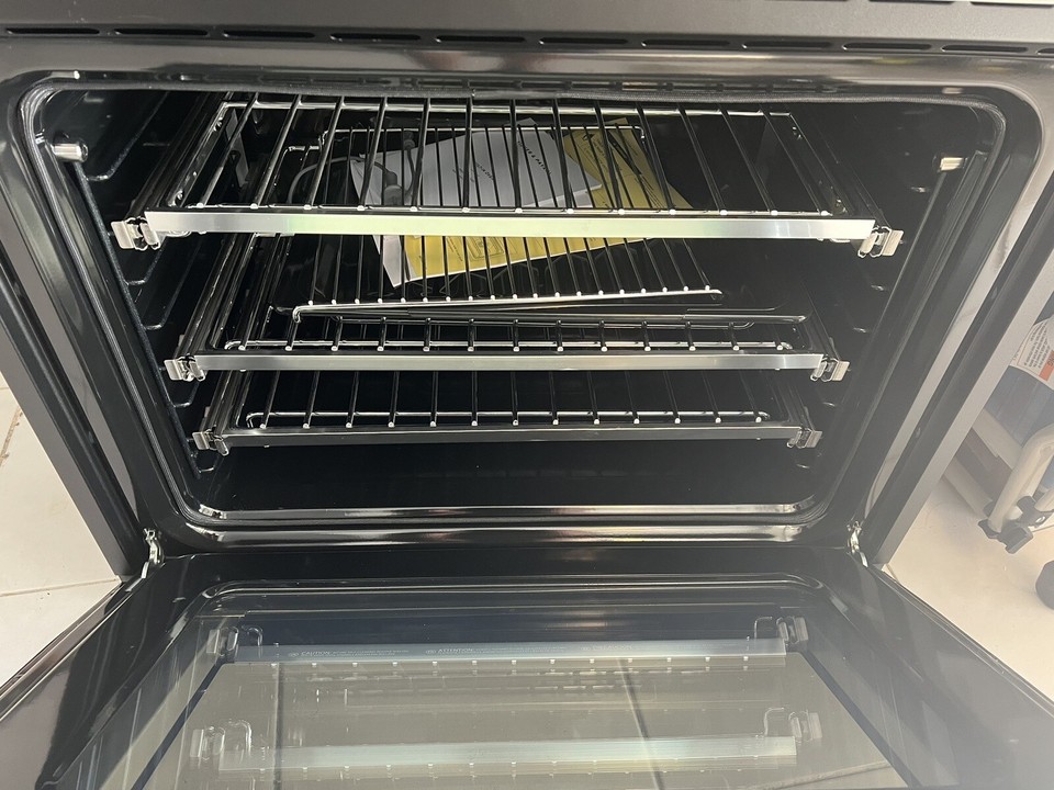 Fisher & Paykel OB30SDPTX1 Minimal Series 30" Electric Single Wall Oven