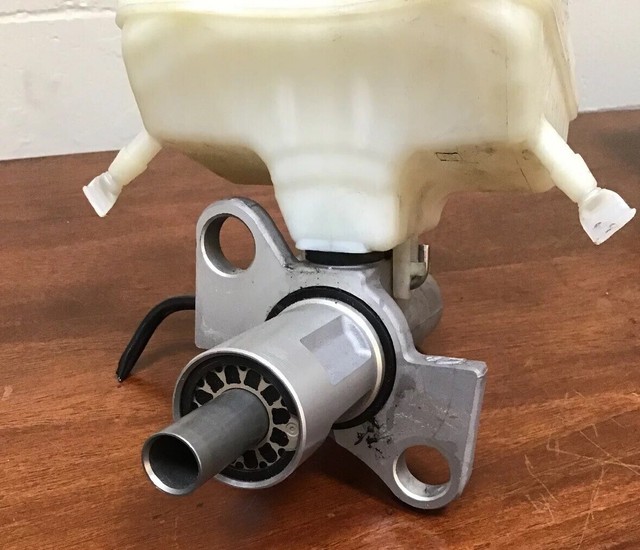 20092012 Audi Q5 Brake Master Cylinder w/Reservoir OEM eBay