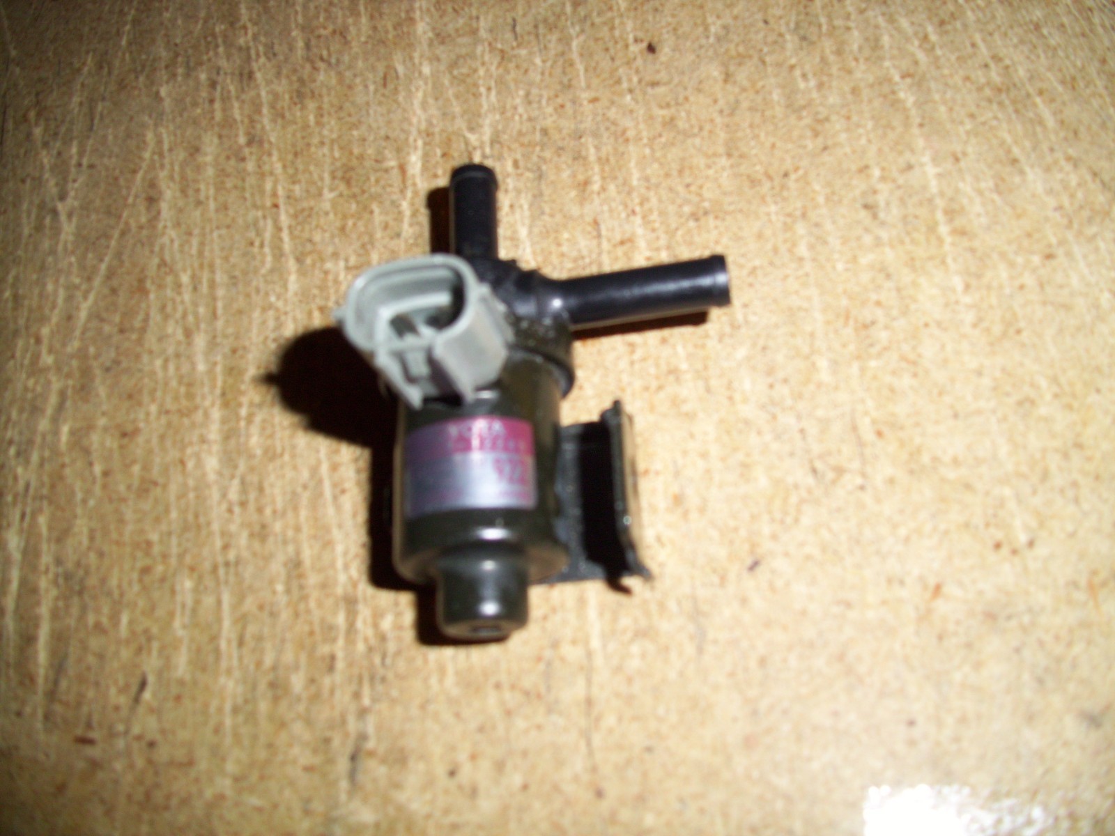 199902 Toyota 4Runner Genuine Vacuum Switching Valve 90910