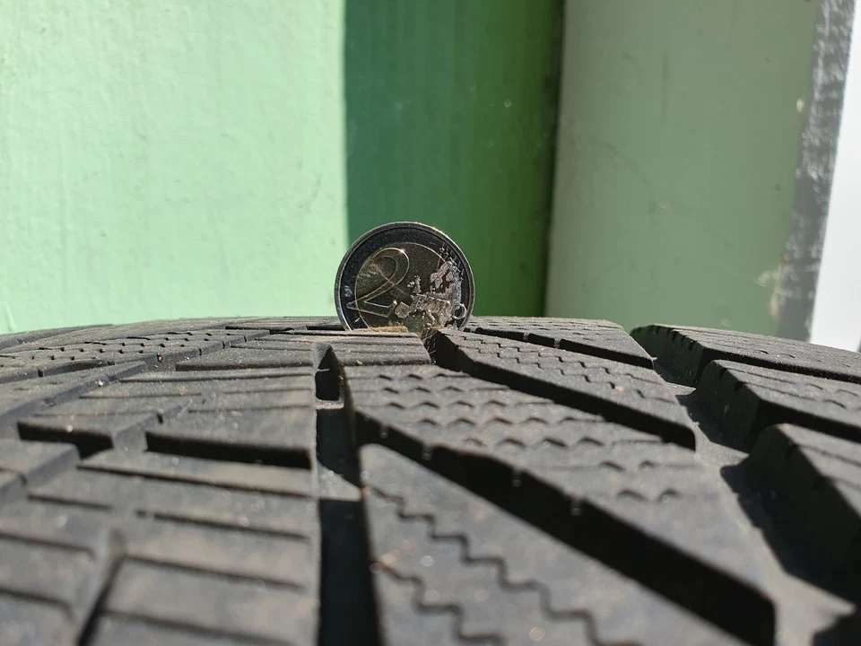 Winterreifen für Porsche Taycan R20 - Bild 4 von 4