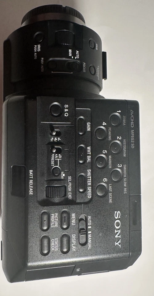 Super Videocámara Sony NEX-FS100U - Solo cuerpo probado batería y cargador 290 horas Foto 3 de 4