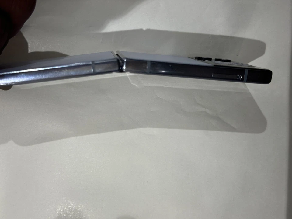Samsung Galaxy Z Flip4 · 128GB, photo 3 of 5