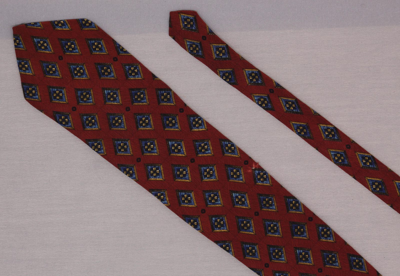 Mallory & Church Diamond Medallion Silk Necktie Vintage Tie Maroon FREE