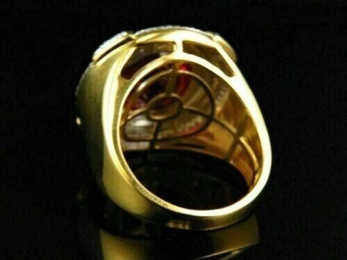 Anillo grande de boda para hombre enchapado en oro amarillo de 14k redondo de 3 quilates creado en laboratorio Foto 4 de 4