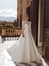Elegant Long-Sleeved Wedding Dresses Applique Bridal Gowns Lace Floor-Length