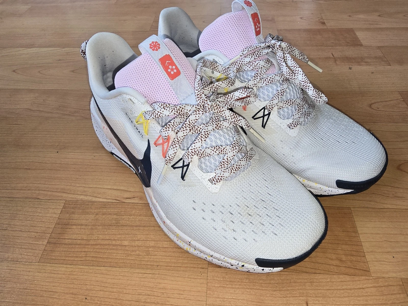 NIKE Pegasus Trail 5 SIZE 9 DV3864-102 Summit White Gray Pink Foam Armory Navy