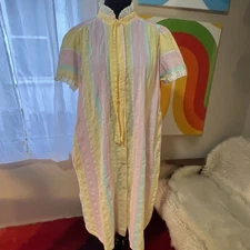 Vtg 1970’s Lounge Master House Coat Dress Size M Pastel Stripes Snaps USA