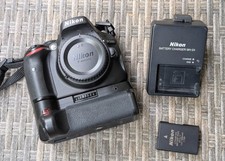 Nikon D5100 16.2MP SLR-Digitalkamera - nur Gehäuse, plus Batteriegriff