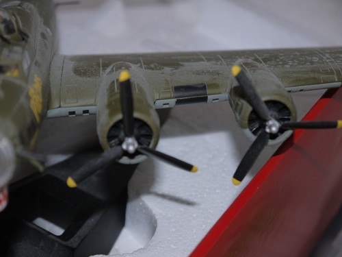 CORGI AA33305 BOEING B17 FLYING FORTRESS '2ND PATCHES' limited edition - Picture 18 of 21