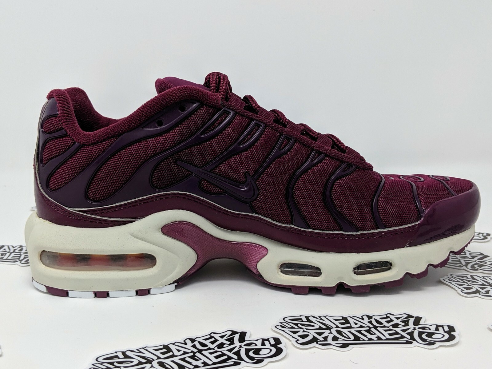 air max plus all white womens