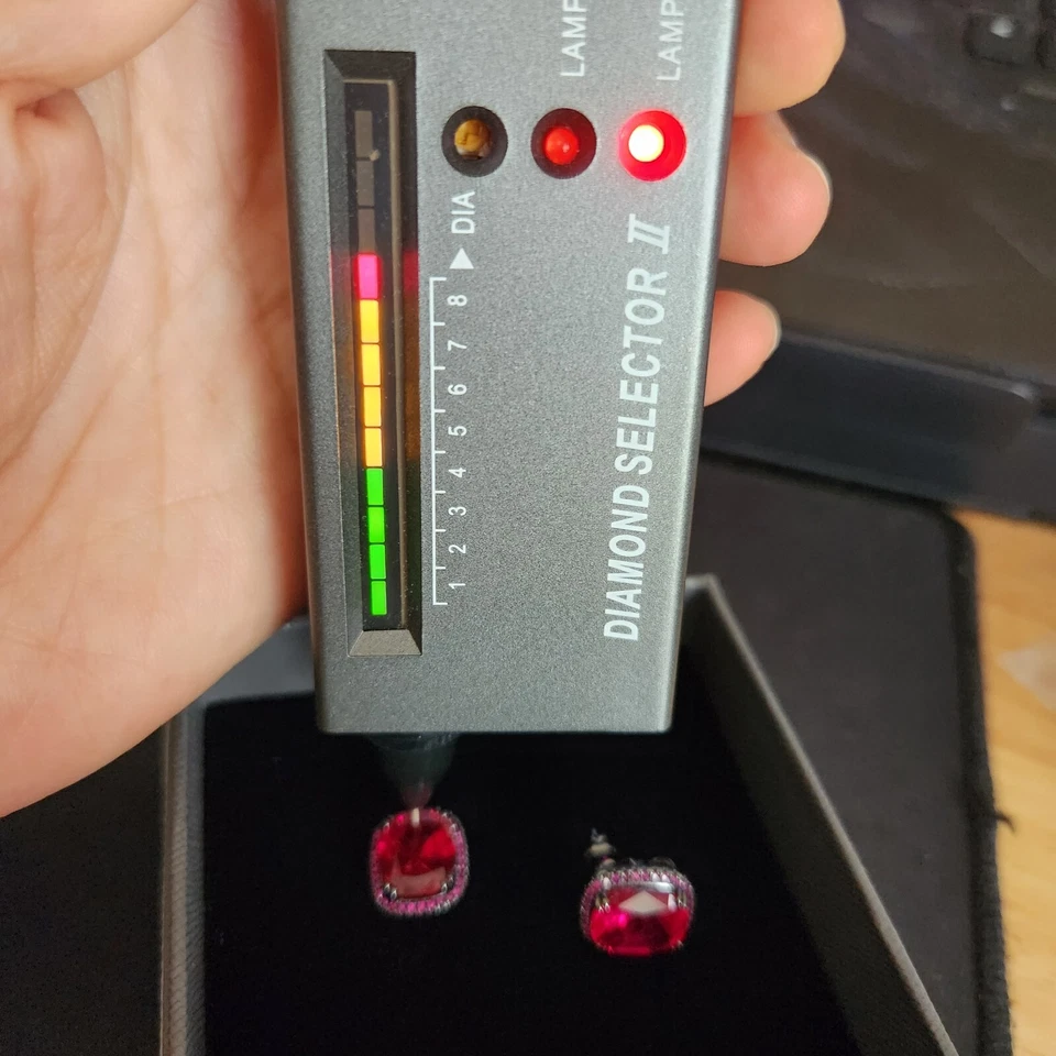 Aretes rectangulares 10x12 mm con halo de rubí rojo placa de oro negro plata Foto 2 de 3