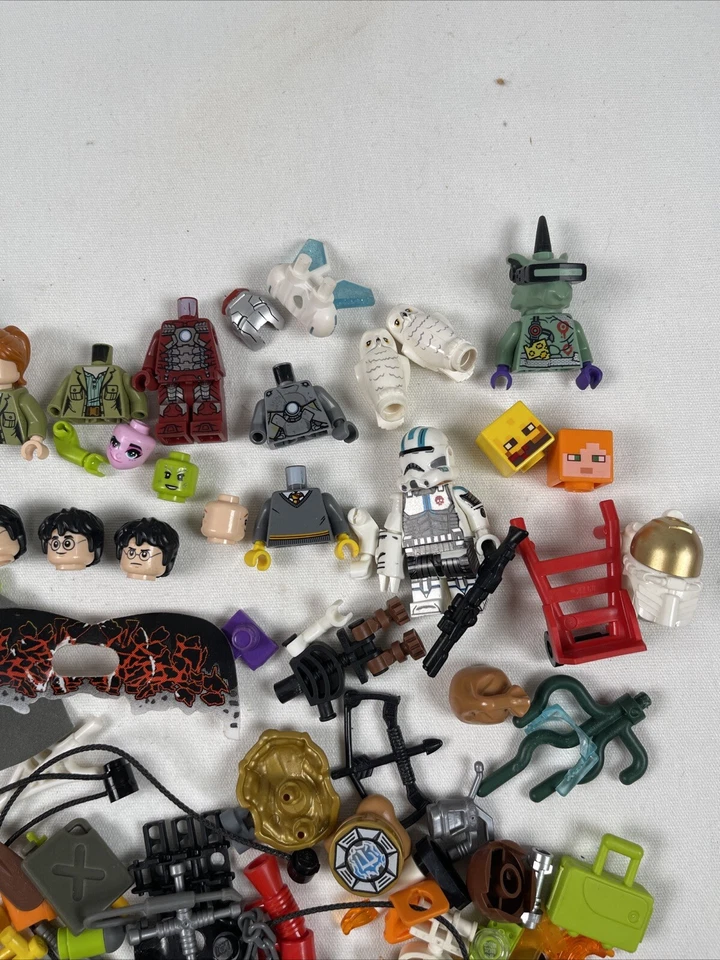 Lote de minifiguras e peças LEGO temas aleatórios Star Wars eco, Harry Potter, Homem de Ferro - Imagem 3 de 4