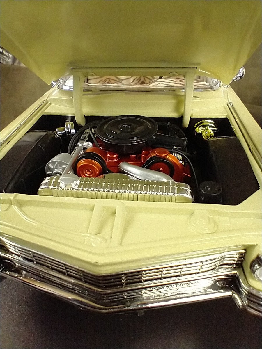 Scarface 1963 Cadillac Series 62 Limited Edition DieCast 1:18 JADA