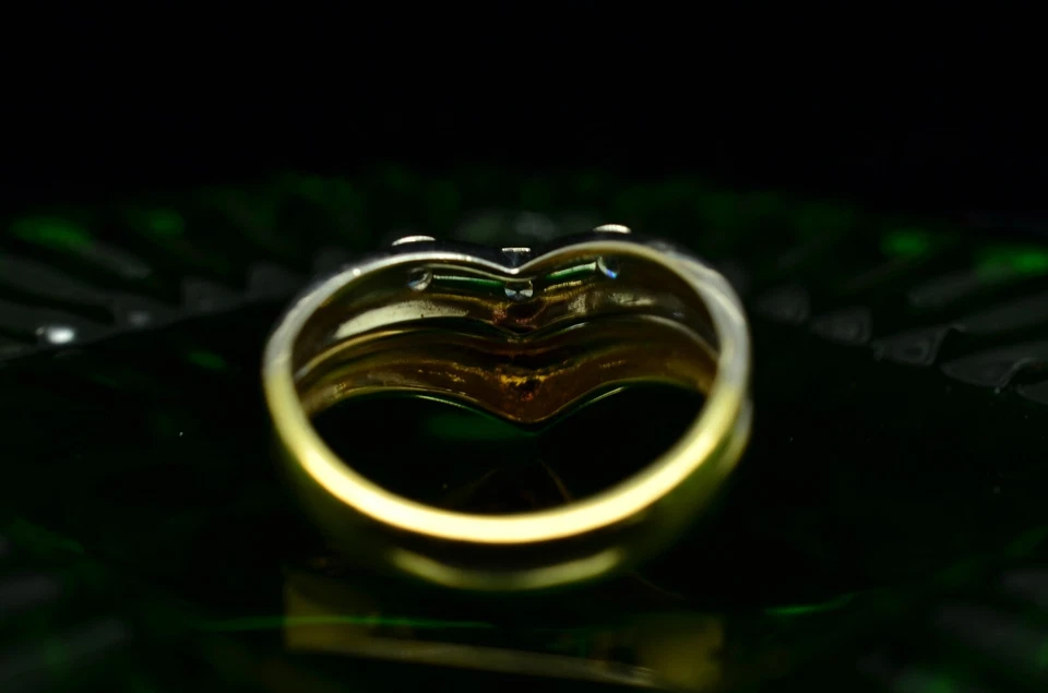 14K Yellow & White Gold 3 stone cz chevron design ring band size 3.5 - Image 4 of 4