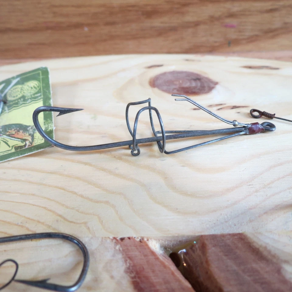 Pflueger fishing lure hook and more (lot#3768) - Image 4 of 4