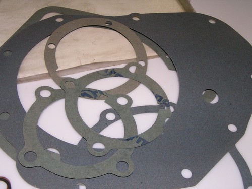 NOS NEW GENUINE GM GENERAL MOTORS OEM PART 461908 gasket set - Picture 2 of 4