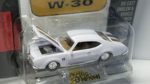 1/58 RACING CHAMPIONS MINT #68 1969 OLDSMOBILE 442 W-30 WHITE WITH STAND - Bild 2 von 3