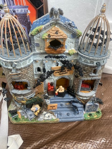 Lemax Spooky Town VAMPIRE BAT AVIARY Lighted Musical House WORKS GREAT - Picture 8 of 12