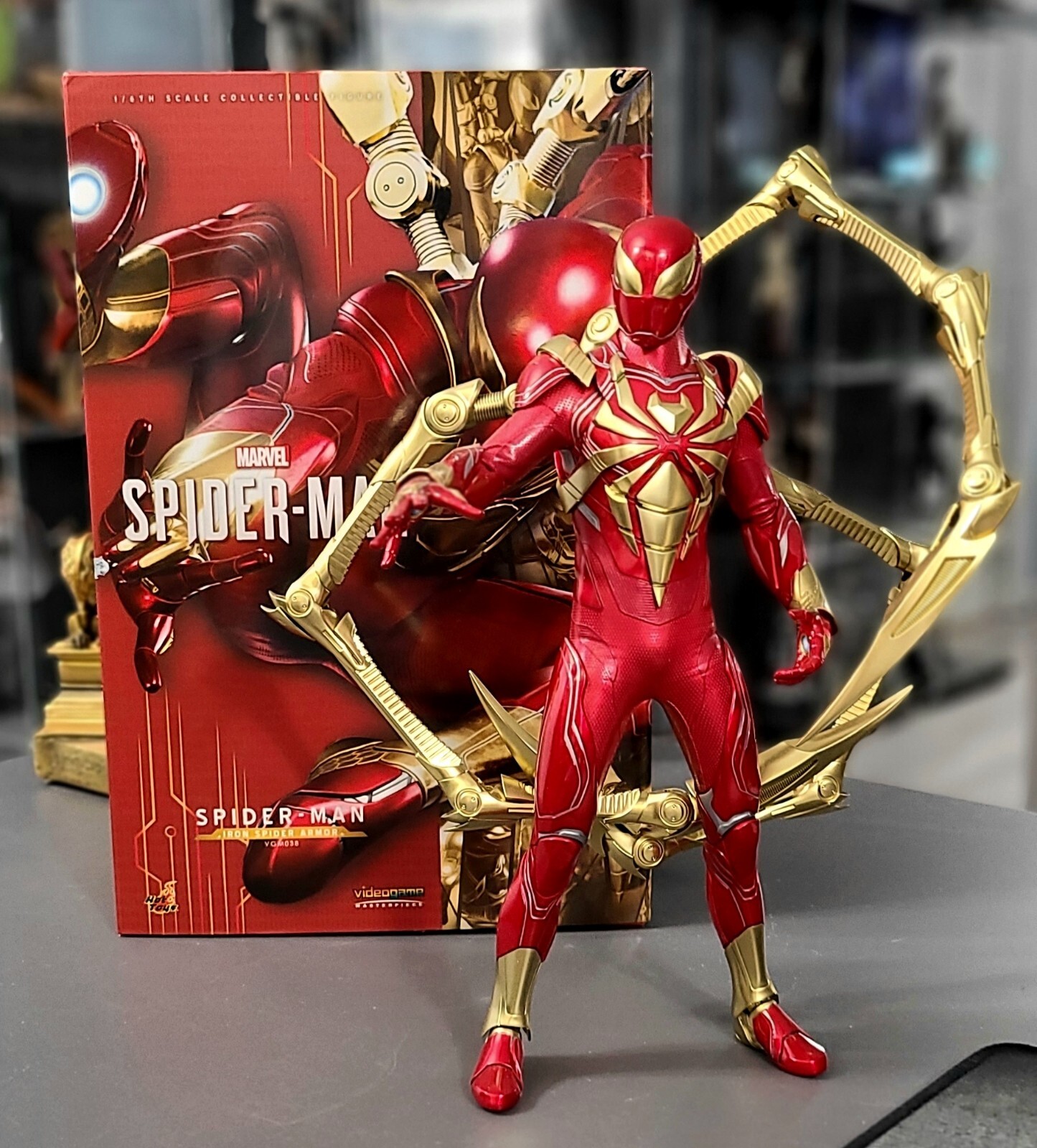 Hot Toys Iron Spider