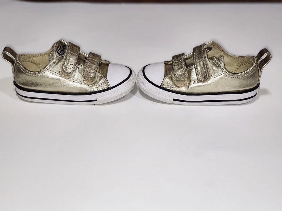MANDRIL CONVERSE TAYLOR DORADO Y BLANCO TALLA 7 NIÑO PEQUEÑO Foto 3 de 4