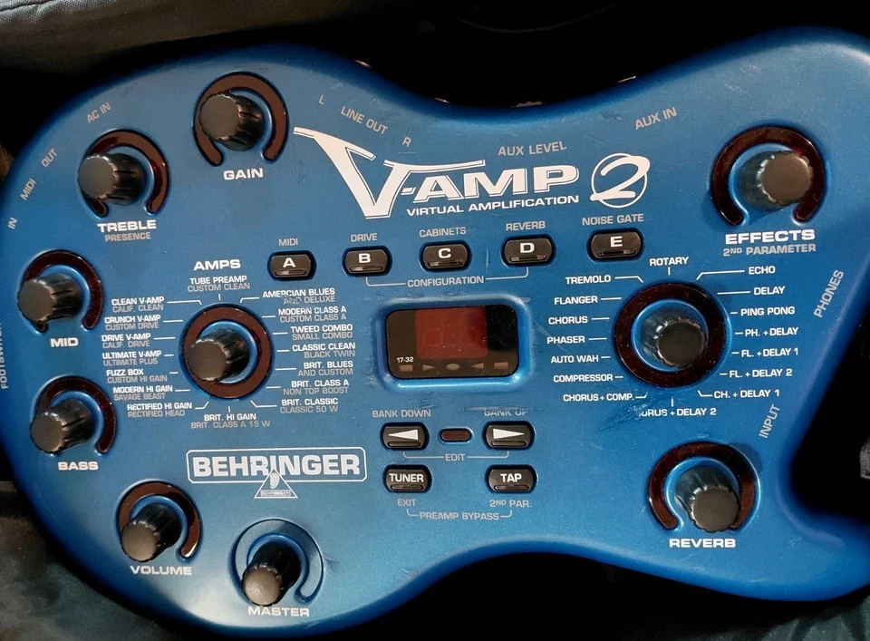 Amplificador multiefectos para guitarra Behringer V-Amp 2 con pedal, fuente de alimentación, bolsa Foto 4 de 4
